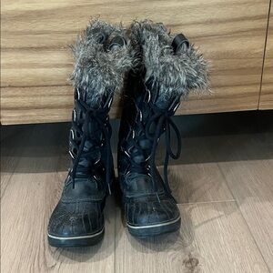 Sorel Black Winter Boots with Faux Fur Trim